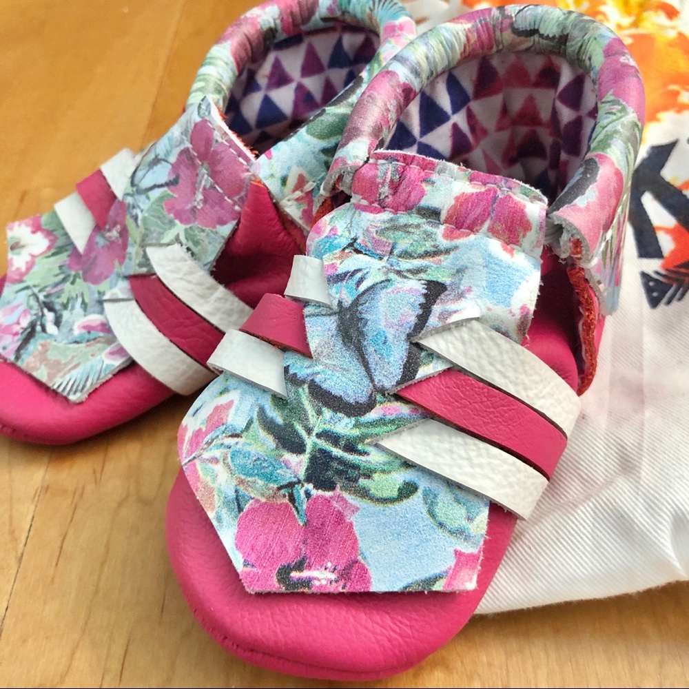 KINBE Soft Sole Adjustable Moccasins